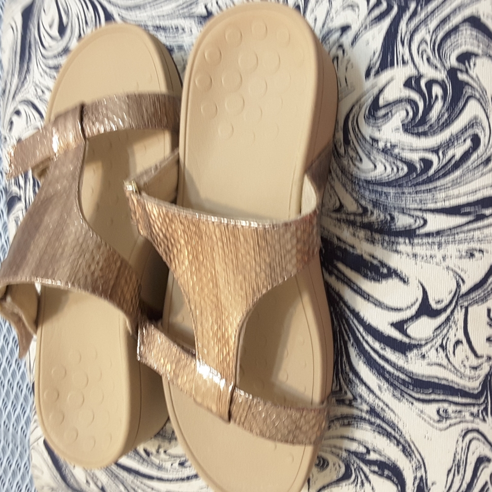 Vionic Ellie Metallic Snake